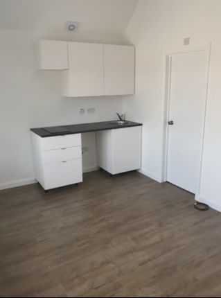 Cameron Road, Ilford, Essex, IG3 Studio for sale