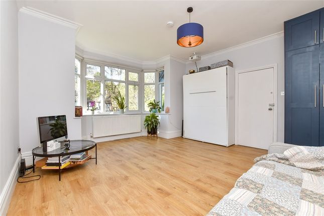 Studio flat for sale