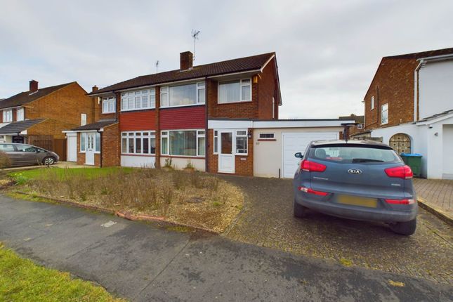 Westmorland Avenue, Aylesbury HP21 3 bed semi