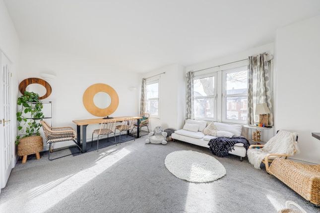Brownhill Road, Catford, London, SE6 2 bed flat for sale