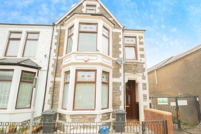 5 bedroom semi-detached house for sale
