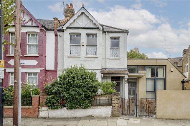 Caverswall Street, Shepherd's Bush W12 3 bed flat for sale