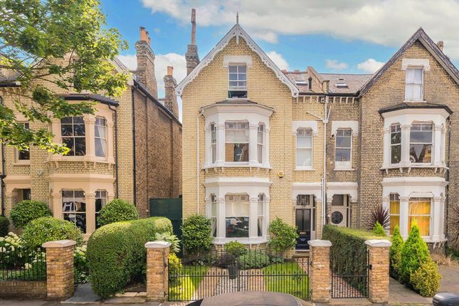6 bedroom semi-detached house for sale