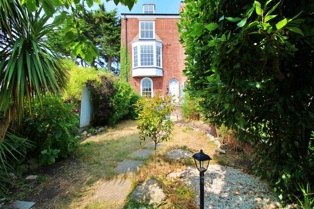5 bedroom end of terrace house for sale