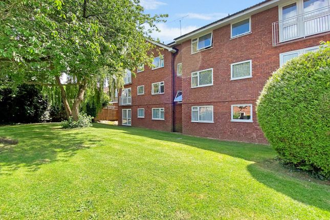 Bawtree Road, Uxbridge, UB8 1 bed flat for sale