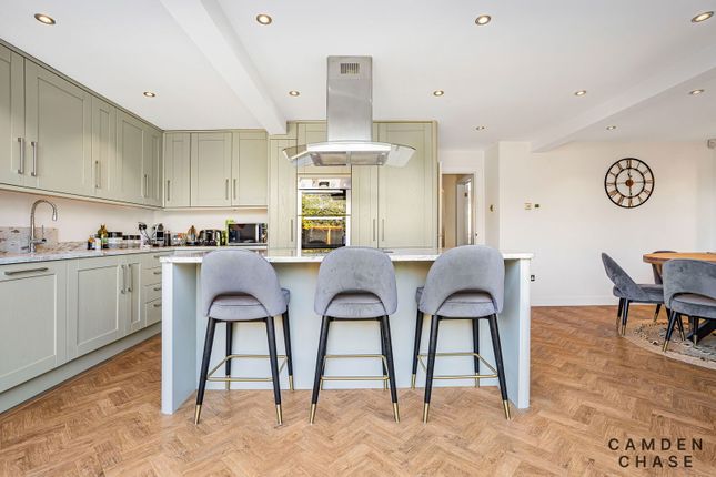 4 bed detached house