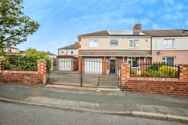 5 bedroom end of terrace house for sale