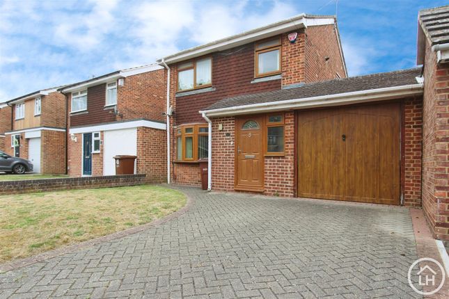 Moor Park Close, Rainham 3 bed detached house for sale