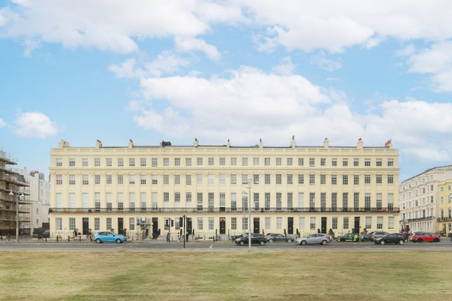 Brunswick Terrace, Hove, BN3 2 bed flat for sale
