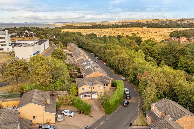 5 bed detached house