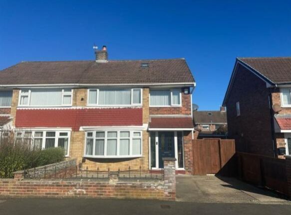 3 bedroom semi-detached house for sale
