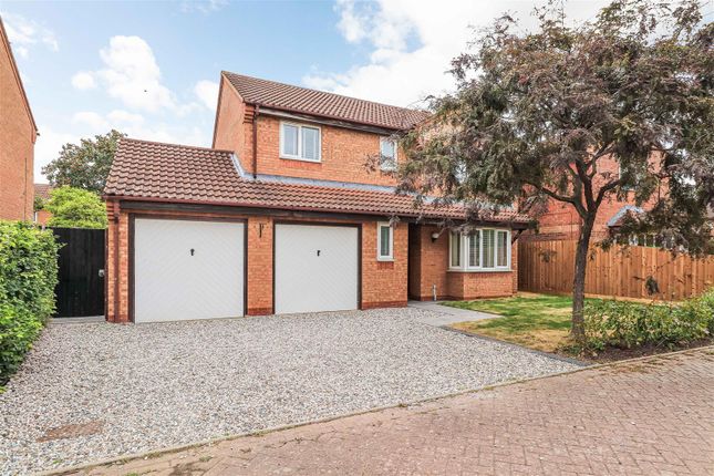 Walnut Close, Cambridge CB24 4 bed detached house for sale