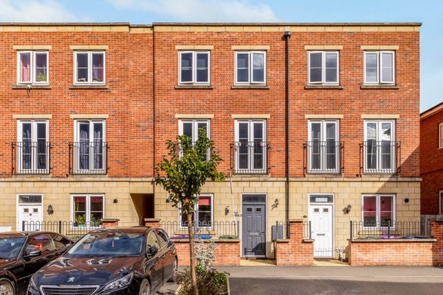 Longview Terrace, Boston... 4 bed terraced house for sale