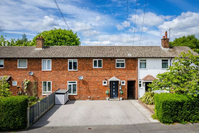 Spring Way, East Grinstead, RH19 3 bed terraced house for sale