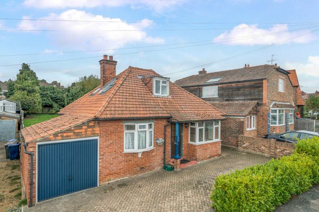 Tudor Road, Surrey GU7 3 bed bungalow for sale