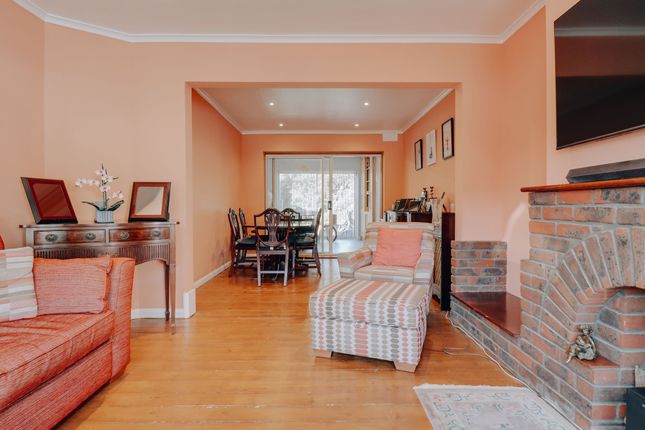 Rutherford Way, Bushey Heath, WD23 3 bed semi