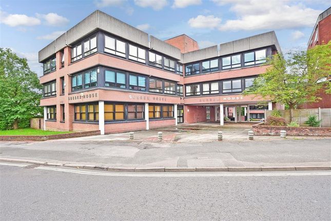 London Road, East Grinstead, West Sussex 2 bed flat for sale