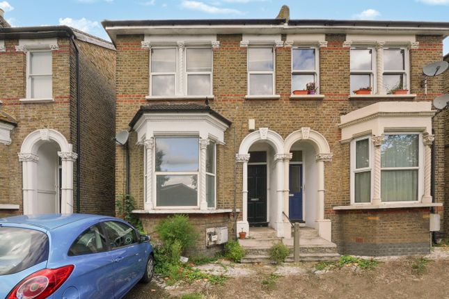 Catford Hill, London, SE6 2 bed flat for sale