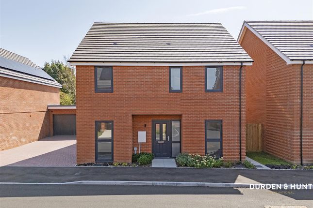 Paddocks Lane, Colchester CO12 4 bed detached house for sale