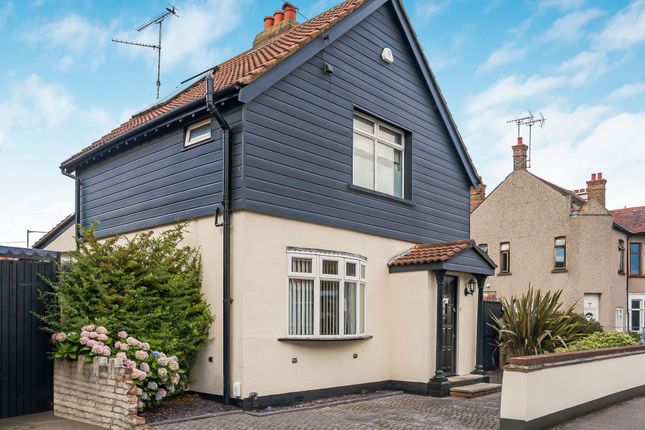2 bedroom detached house for sale