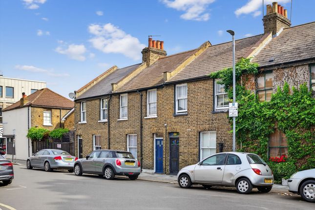 Groton Road, London SW18 2 bed terraced house for sale
