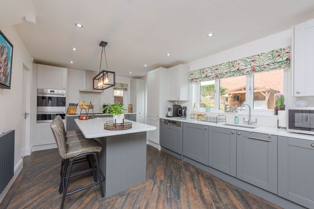 Two Oaks Avenue, Burntwood WS7 5 bed detached house for sale