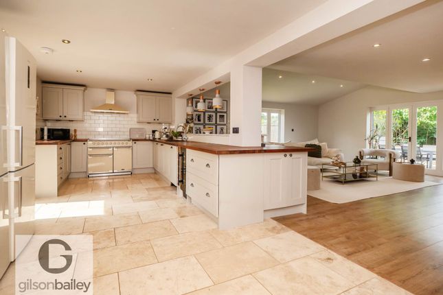 High Street, Great Yarmouth NR29 4 bed cottage for sale
