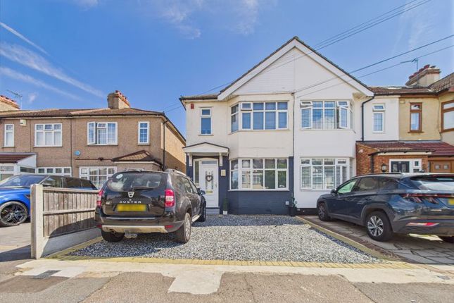 Grange Road, Aveley, South Ockendon... 3 bed semi