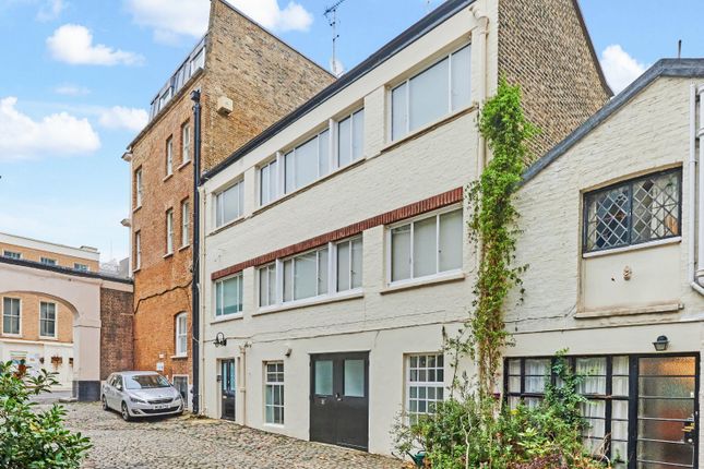 Chester Square Mews, London, SW1W 1 bed flat for sale