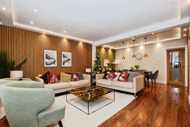 4 bedroom end of terrace house for sale