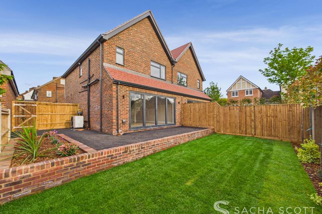 Bridgefield Close, Banstead, SM7 4 bed semi