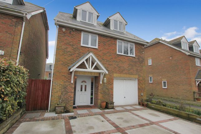 Mulberry Close, Romney Marsh TN29 5 bed townhouse for sale