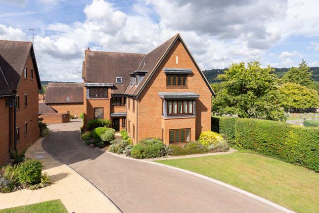 Ashurst Place, Dorking 2 bed ground floor flat for sale