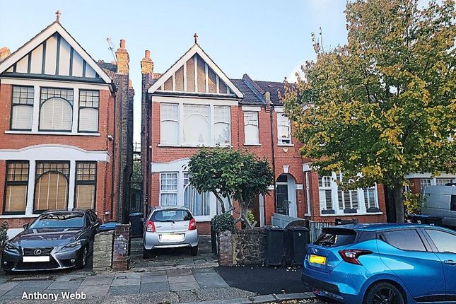 Derwent Road, Palmers Green, N13 2 bed flat for sale