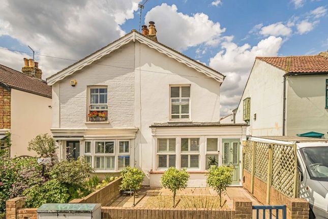 Dennis Road, East Molesey KT8 2 bed semi