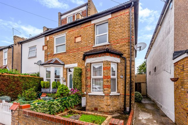 2 bedroom semi-detached house for sale