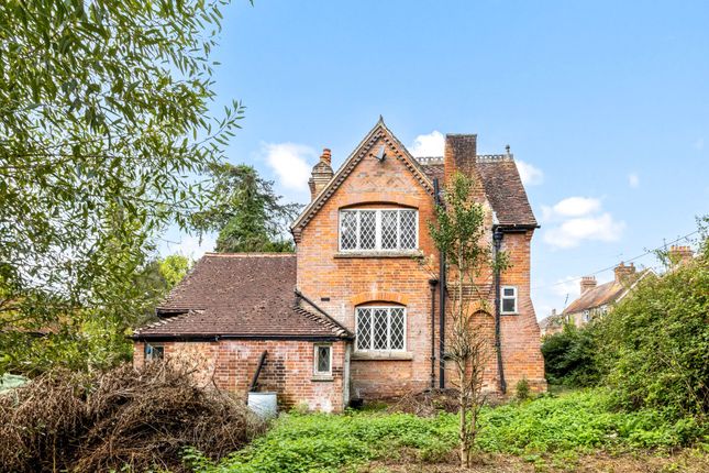 Guildford Road, Clemsfold, RH12 3 bed detached house for sale