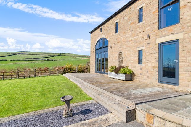 Skipton Old Road, Colne, Lancashire, BB8 3 bed barn conversion for sale