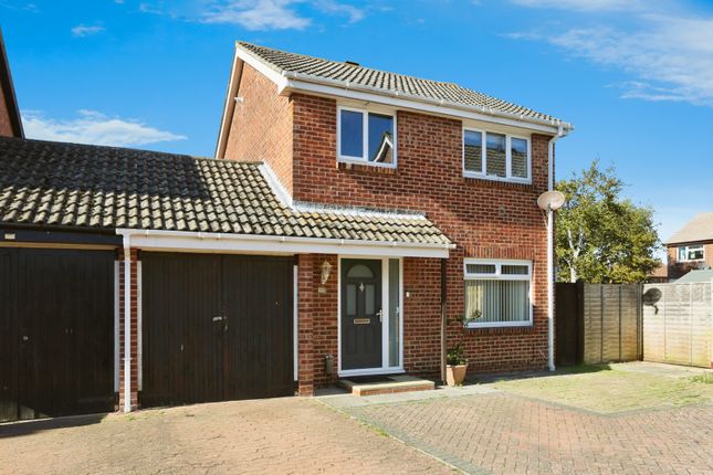 3 bed link detached house