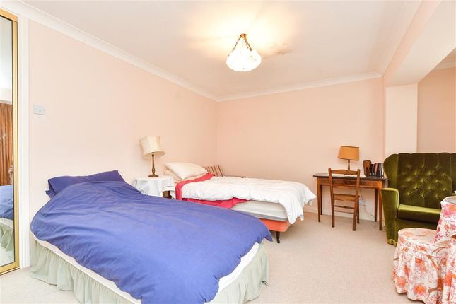 4 bed detached house