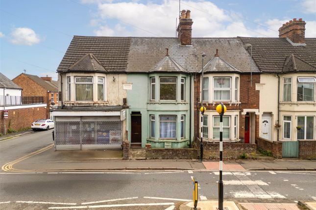 Stoke Road, Aylesbury HP21 3 bed terraced house for sale
