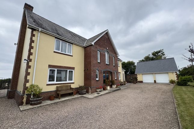 Llyn Y Fran Road, Llandysul, SA44 4 bed detached house for sale