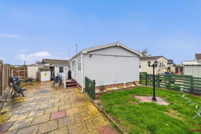 The Reddings, Cheltenham... 2 bed park home for sale