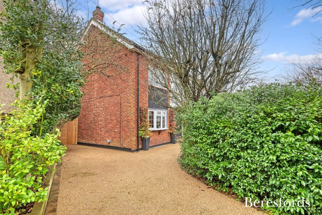 Queens Road, Brentwood, CM14 3 bed semi