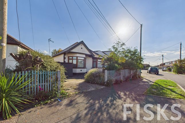 The Driveway, Canvey Island, SS8 2 bed bungalow for sale