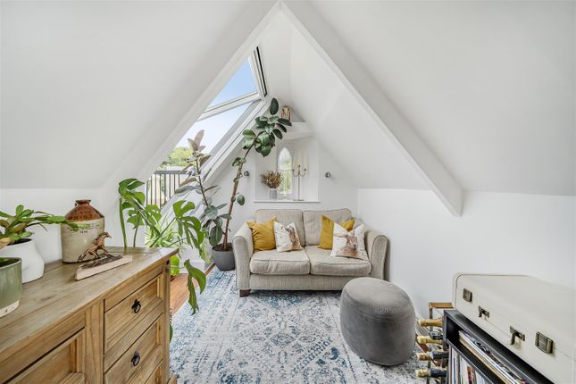 3 bedroom flat for sale