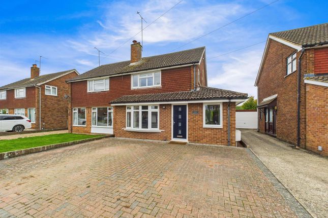 Ingram Avenue, Aylesbury HP21 3 bed semi