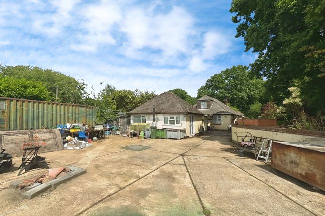 Long Lane, Southampton SO45 5 bed detached bungalow for sale