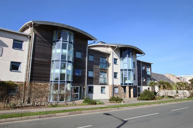 Pentire Avenue, Newquay TR7 2 bed apartment for sale