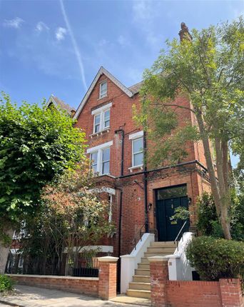 Parliament Hill, London, NW3 2 bed flat for sale